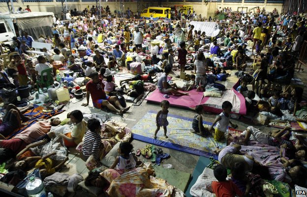 Hàng trăm nghìn người Philippine di tản tới nơi an toàn