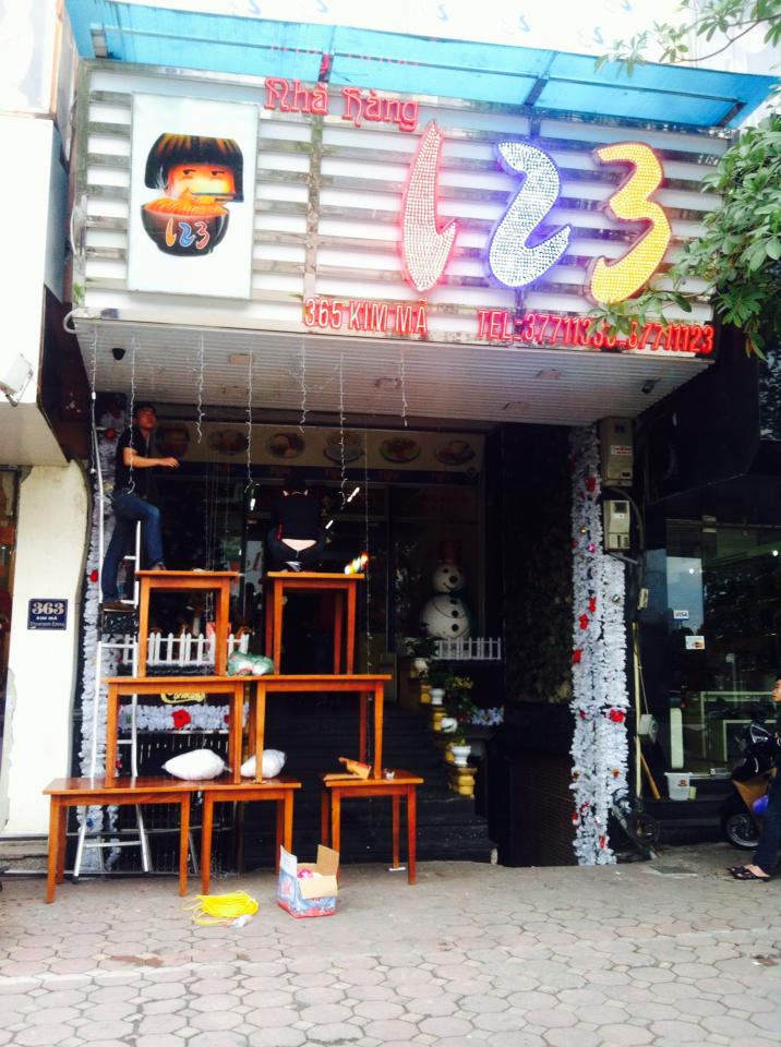 Nhà hàng 123 trên phố Kim Mã đang trang hoàng để chào đón Noen