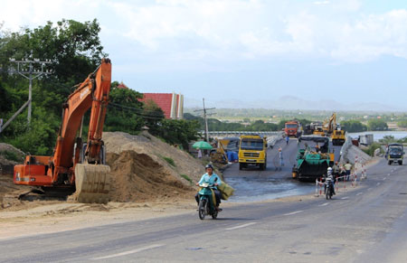 Các nhà thầu, đơn vị thi công đảm bảo nguồn vật liệu để đẩy nhanh tiến độ thi công, sớm cán đích dù áp lực lớn về thời tiết