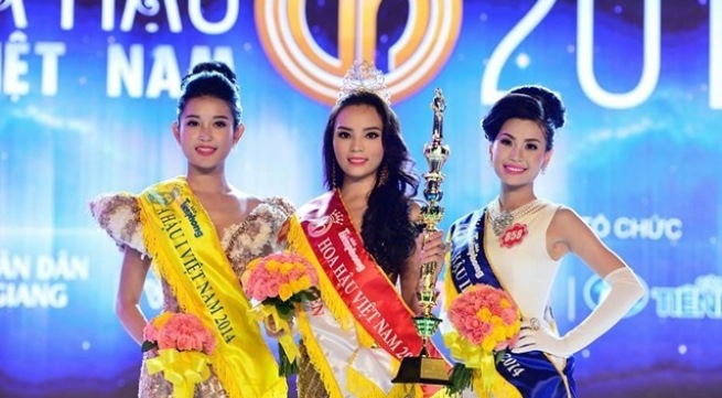 Hoa hậu Việt Nam 2014 Nguyễn Cao Kỳ Duyên (giữa), Á hậu 1 Nguyễn Trần Huyền My (trái) và Á hậu 2 Nguyễn Lâm Diễm Trang
