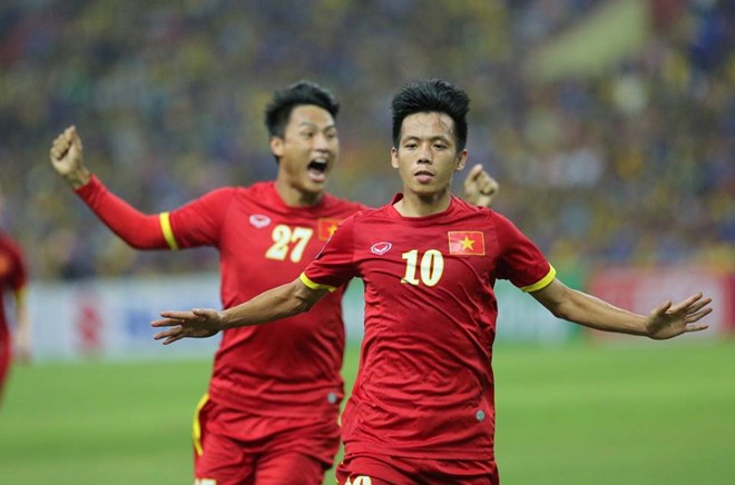 Văn Quyết ăn mừng bàn thắng vào lưới Malaysia