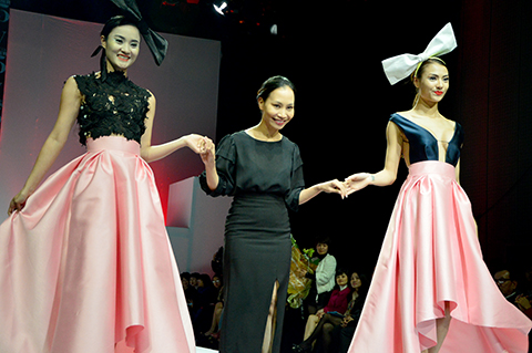 1.000 mẫu thời trang Xuân Hè mới nhất của 27 nhà thiết kế Việt Nam, Malaysia và Italia sẽ được giới thiệu trong 4 đêm (từ 7-10/11) Tuần lễ Thời trang Xuân Hè 2015.