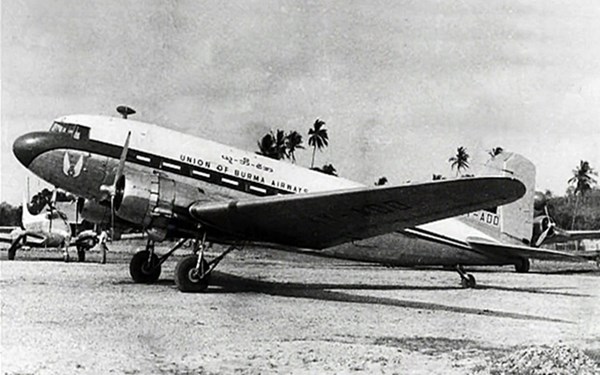 Một chiếc máy bay của chính phủ Myanmar những năm 1950