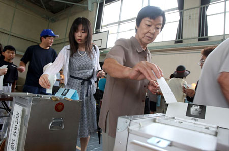 Cuộc bầu cử lần này được coi là sự thăm dò đối với hai năm đầu cầm quyền của ông Abe