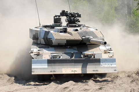 Leopard 2A7+ với lưỡi ủi