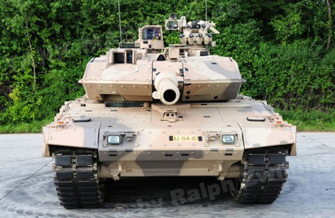 Pháo chính 120mm cùng với khẩu súng máy 12,7mm điều khiển từ xa mới của Leopard 2A7+