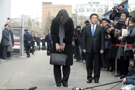 Bà Cho Huyn Ah cúi đầu xin lỗi sau vụ bê bối đuổi trưởng tiếp viên