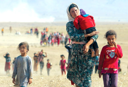 Rất nhiều trẻ em thiệt mạng trên sa mạc khi đang cùng gia đình chạy trốn phiến quân Takfiri