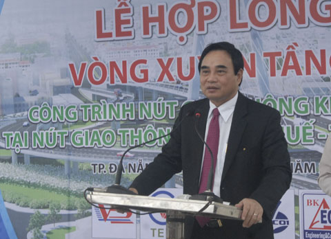 Chủ tịch UBND thành phố Đà Nẵng Văn Hữu Chiến phát biểu tại lễ hợp long.