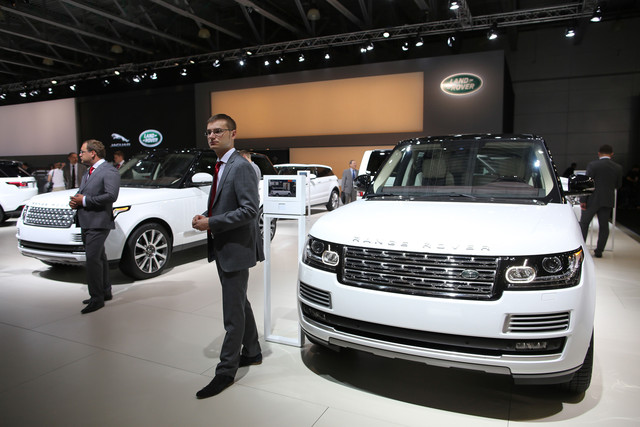 Cùng với Audi và GM, Jaguar Land Rover đồng loạt ngừng bán xe tại Nga từ ngày 19/12 - Ảnh: Business Week