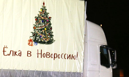 Đoàn xe cứu trợ lần này mang nhiều món quà năm mới cho người dân miền Đông Ukraine