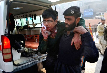 Chính phủ Pakistan khôi phục án tử hình sau vụ Taliban tấn công trường học khiến 149 người chết
