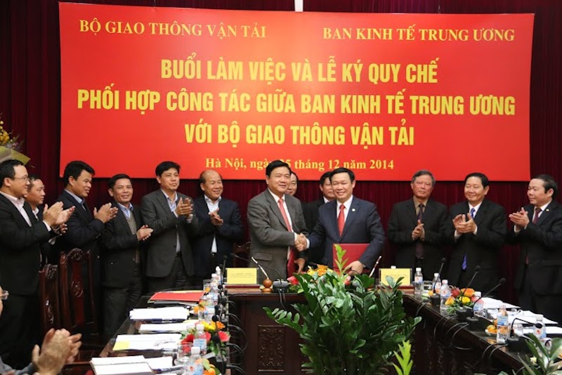 Bộ trưởng Bộ GTVT Đinh La Thăng, Trưởng ban Kinh tế trung ương Vương Đình Huệ ký Quy chế phối hợp