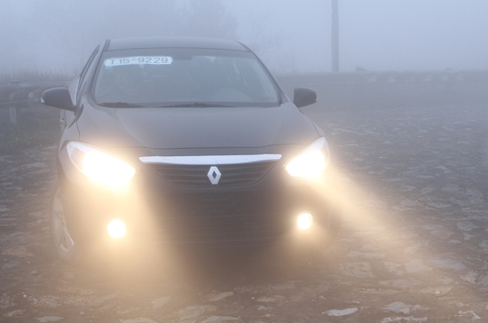 Lái xe trong sương mù luôn cần một số kỹ năng nhất định - Ảnh: Bobi