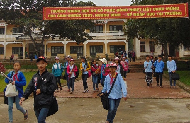 Các em học sinh xã Hương Bình rất vui vẻ khi được đi học trở lại