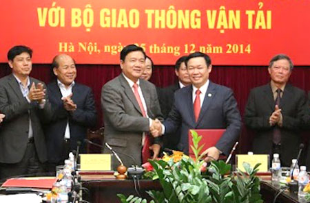 Bộ trưởng GTVT Đinh La Thăng, Trưởng ban Kinh tế T.Ư Vương Đình Huệ ký Quy chế phối hợp