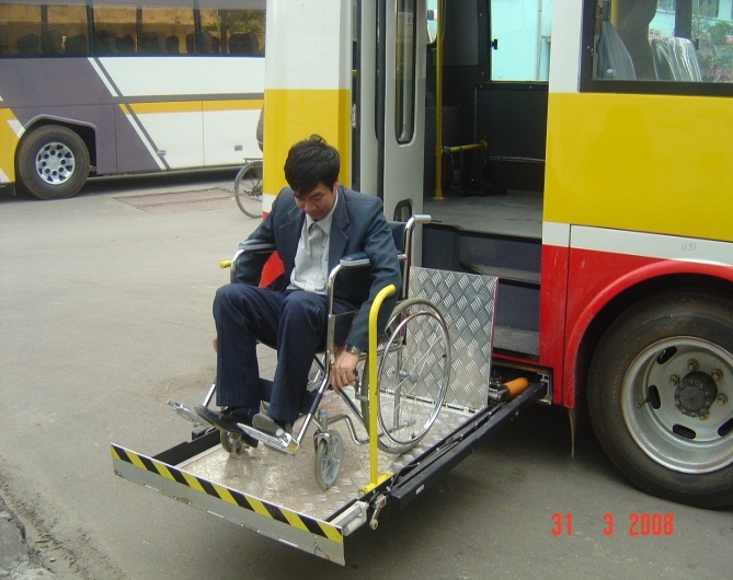 Mẫu xe buýt có chỗ dành cho người khuyết tật được sản xuất, lắp ráp tại VN