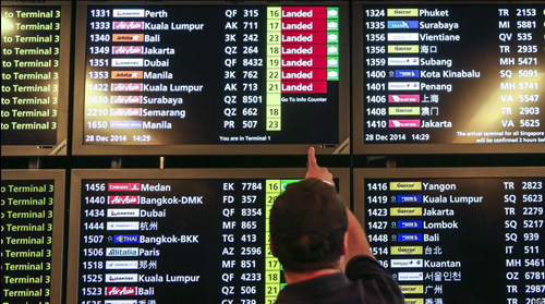 10 Vào những ngày cuối năm, hàng không thế giới đón nhận tin xấu khi chuyến bay số hiệu QZ8501 của AirAsia mất tích ngày 28-12 khi đang trên đường từ Surbaya (Indonesia) 