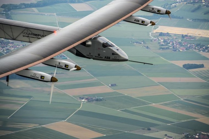 3 Máy bay Solar Impulse vừa được ra mắt, dự định sẽ bay vòng quanh thế giới trong tháng 3-2015 bằng năng lượng mặt trời ngày 12-7