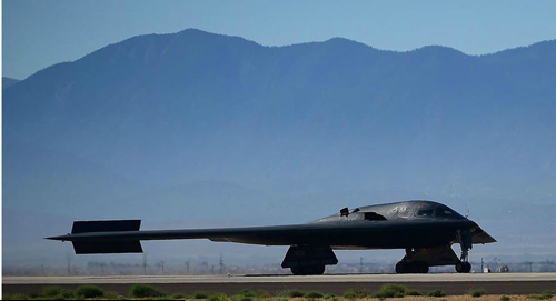 6 Năm 2014 là năm kỷ niêm 25 năm máy bay B-2 Stealth cất cánh lần đầu tiên. Đây là một trong những chiến đấu cơ có khả năng thoát thiêm cao nhất thế giới