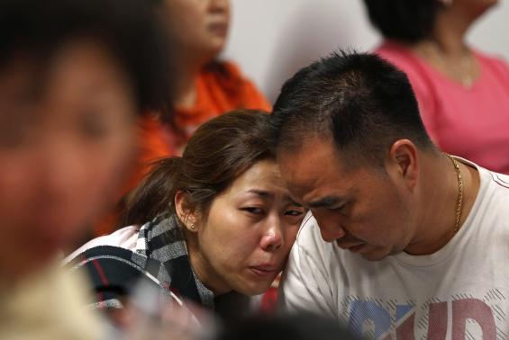 Người thân các nạn nhân mất tích trên chuyến bay QZ8501