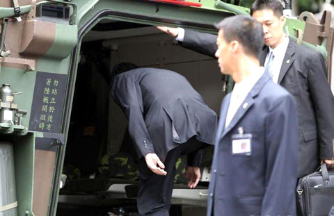 Một chi tiết khá thú vị, sau khi tái đắc cử, Tổng thống Đài Loan Mã Anh Cửu đã đi dự một cuộc họp bằng xe bọc thép CM-32.