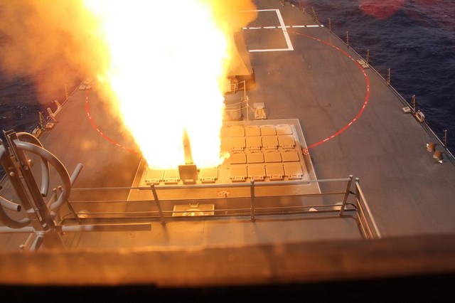 Vũ khí uy lực nhất của con tàu là 96 ống phóng thẳng đứng Mk 41 (32 ống phía trước và 64 ống phía sau tàu), có thể phóng tên lửa đánh chặn SM-2, tên lửa hành trình Tomahawk, tên lửa chống ngầm VL-Asroc.