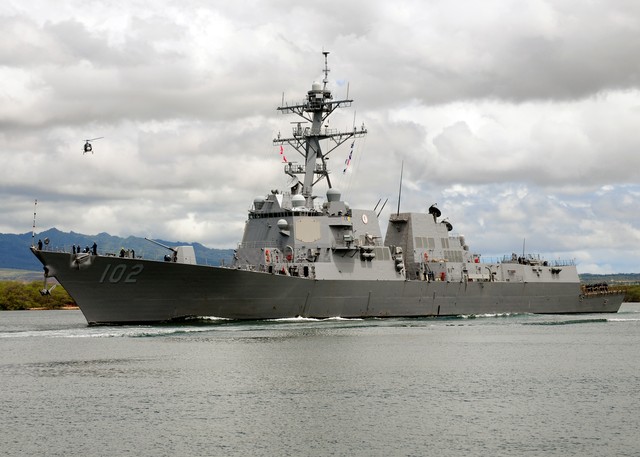 Khu trục hạm Mỹ sẽ tham gia chiến dịch tìm kiếm cùng với các máy bay, tàu chiến từ Indonesia, Malaysia, Singapore, Úc và Trung Quốc.