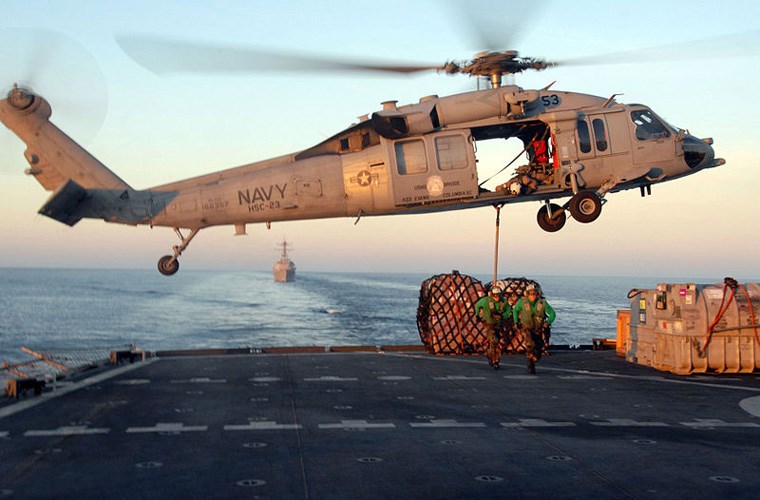 Hơn nữa, trên tàu còn có thể chở tới 2 trực thăng hải quân SH-60 SeaHawk giúp tàu tìm kiếm các vùng nước quanh tàu, thực hiện cứu hộ nhanh.