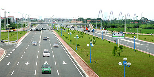 Đường nối Nhật Tân với sân bay Nội Bài hiện đại cho phép xe chạy tốc độ tối đa 80km/h. Đây cũng là hình ảnh sinh động đầu tiên của Thủ đô Hà Nội giới thiệu đến bạn bè quốc tế