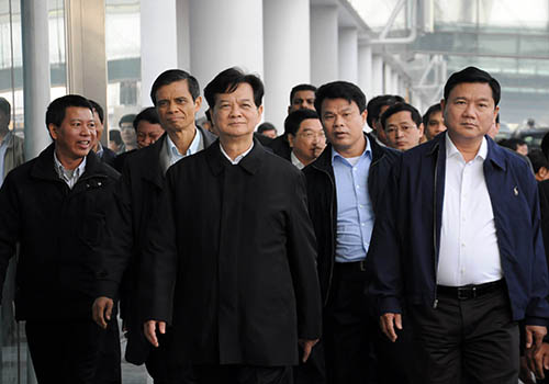 Thủ tướng thị sát nhà ga mới T2 Nội Bài. Từ nay, tất cả các chuyến bay đến và đi quốc tế đều qua đây