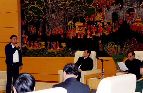 Bộ trưởng Đinh La Thăng báo cáo Thủ tướng về quá trình xây dựng và phương án khai thác các dự án .