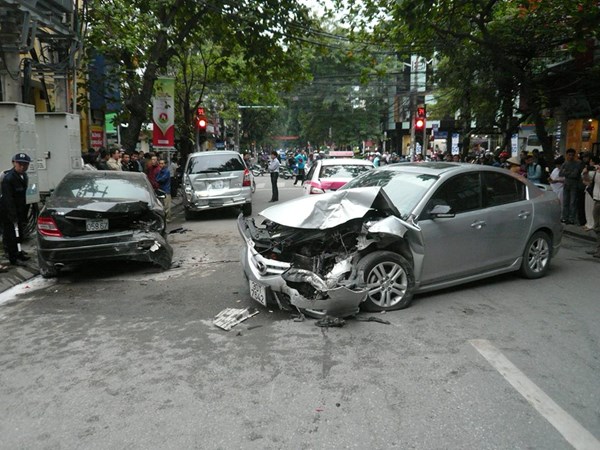 Hiện trường vụ tai nạn (Ảnh: otofun.net)