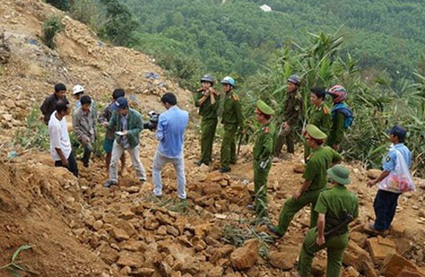Hiện trường núi Kẽm nơi xảy ra vụ sập hầm lò khai thác vùi lấp 2 phu vàng.