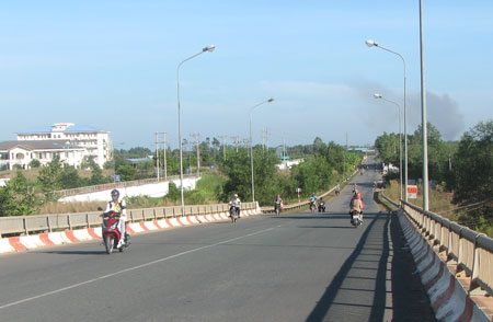 Tuyến đường N2 đoạn qua cầu Tuyên Nhơn thị trấn Thạnh Hóa, Long An