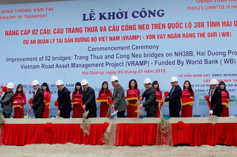 Bộ trưởng Đinh La Thăng cùng lãnh đạo tỉnh Hải Dương động thổ xây dựng hai cầu trên QL38.