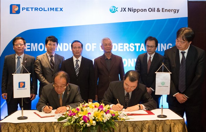 Tập đoàn xăng dầu Petrolimex hơn 3 năm sau CPH, mới đây đã tìm được đối tác JX Nippon Oil and Energy (Nhật Bản) để chuẩn bị cho quá trình tiếp tục bán vốn và niêm yết.. Ảnh: TL