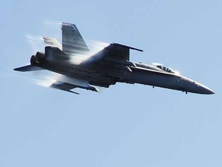 F/A-18C Hornet ngay trước khi đạt vận tốc âm thanh 