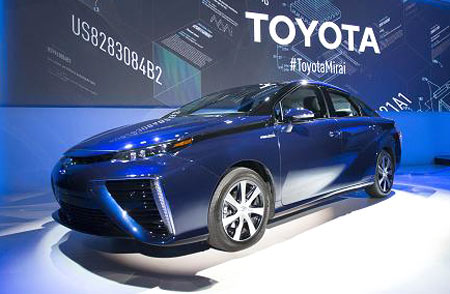 Mới đây, hãng sản xuất ô tô hàng đầu của Nhật Toyota cho biết sẽ chia sẻ miễn phí 5.680 sáng chế liên quan tới ô tô sử dụng pin nhiên liệu cho tới năm 2020 nhằm thúc đẩy công nghệ sản xuất ô tô chạy bằng hydro, theo CNBC.