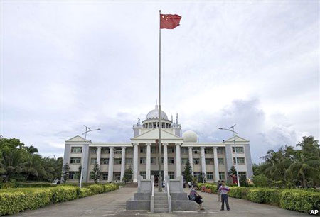 Trụ sở hành chính Trung Quốc lập trái phép trên quần đảo Hoàng Sa của Việt Nam Ảnh: AP