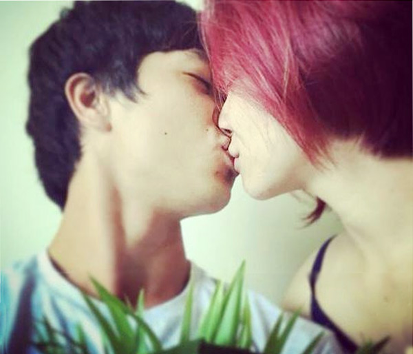 nh Công Phượng - Hoà Minzy hôn nhau ngọt ngào được chia sẻ trên mạng xã hội