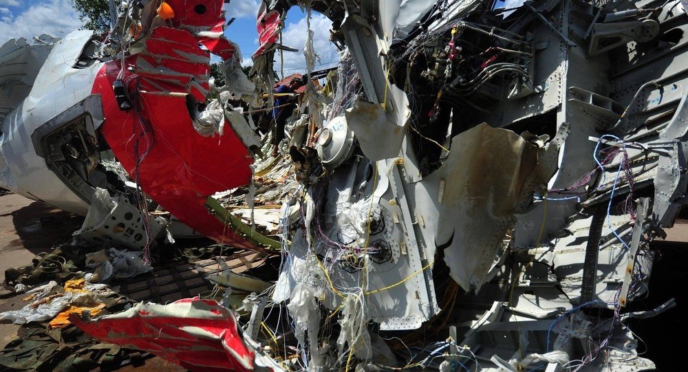 Cận cảnh mảnh vỡ đuôi máy bay QZ8501 của hãng hàng không AirAsia