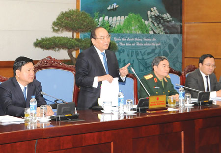Phó Thủ tướng Chính phủ, Chủ tịch Ủy ban ATGT Quốc gia Nguyễn Xuân Phúc yêu cầu các địa phương trong năm 2015 tiếp tục siết chặt các biện pháp để kéo giảm hơn nữa các vụ TNGTẢnh: Khánh Linh