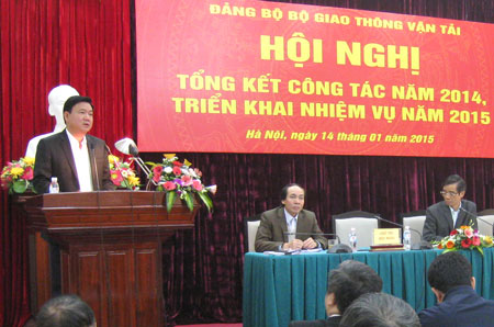 Bí thư Ban cán sự, Bộ trưởng GTVT Đinh La Thăng yêu cầu đổi mới mạnh mẽ công tác tổ chức cán bộ, bộ máy để tăng năng suất lao độngẢnh: Thanh Lộc