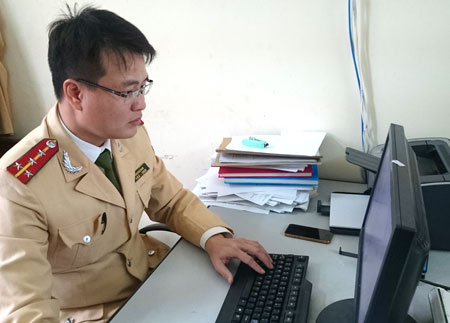 Những năm qua, Đại úy Trần Hoài Nam đã có nhiều sáng kiến trong công tác đảm bảo TTATGT trên địa bàn