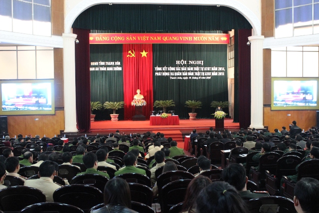Sáng ngày 15/1, UBND tỉnh Thanh Hóa tổ chức Hội nghị tổng kết công tác đảm bảo TTATGT năm 2014 và phát động lễ ra quân năm 2015