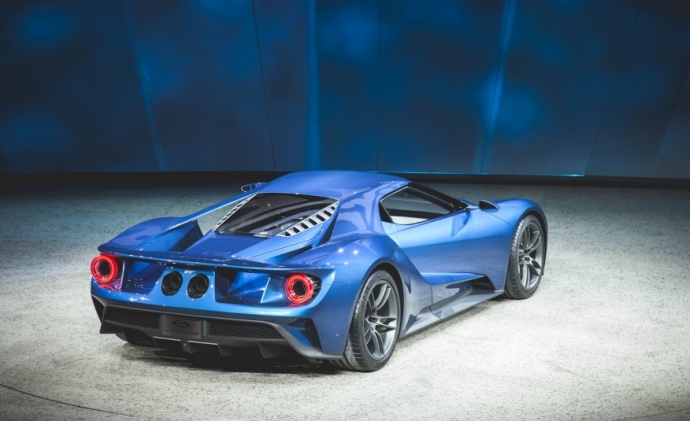 Ford-GT-concept-205-876x535
