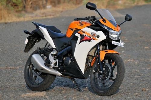 Honda_CBR_150R_looks_4102