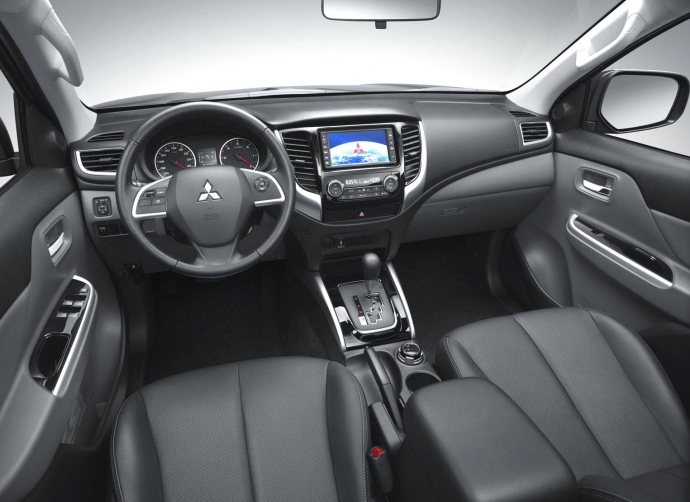 2016-All-New-Mitsubishi-Pajero-Sport-interior