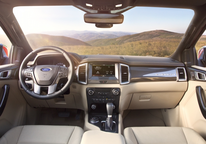 Ford Everest-Interior2